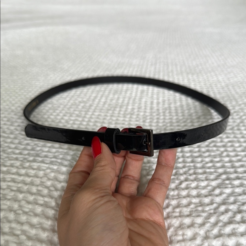 Sleek Black Belt with Minimalist Design